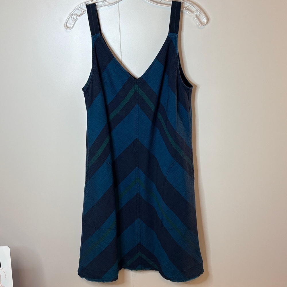 🌷SPRING Trina Turk Navy and Teal Chevron Mini Dress | M